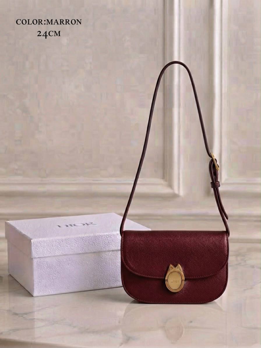 Dior ᴍᴇᴅᴇɪʟʟᴏɴ ғʟᴀᴘ
Lᴏɴɢ sᴛʀᴀᴘ ᴄʀᴏssʙᴏᴅʏ
ᴡɪᴛʜʙᴏx
sɪᴢᴇ:24ᴄᴍ
110 dhs🇦🇪🇦🇪

Zain56
♥️♥️♥️