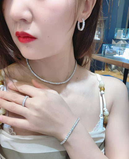 APM set* 🎊
Necklace 
Earrings 
Bracelet 
Ring 💍 
*Master Quality* 🦋

370 dhs🗽
master box 🗃️

Zain48
♥️♥️♥️