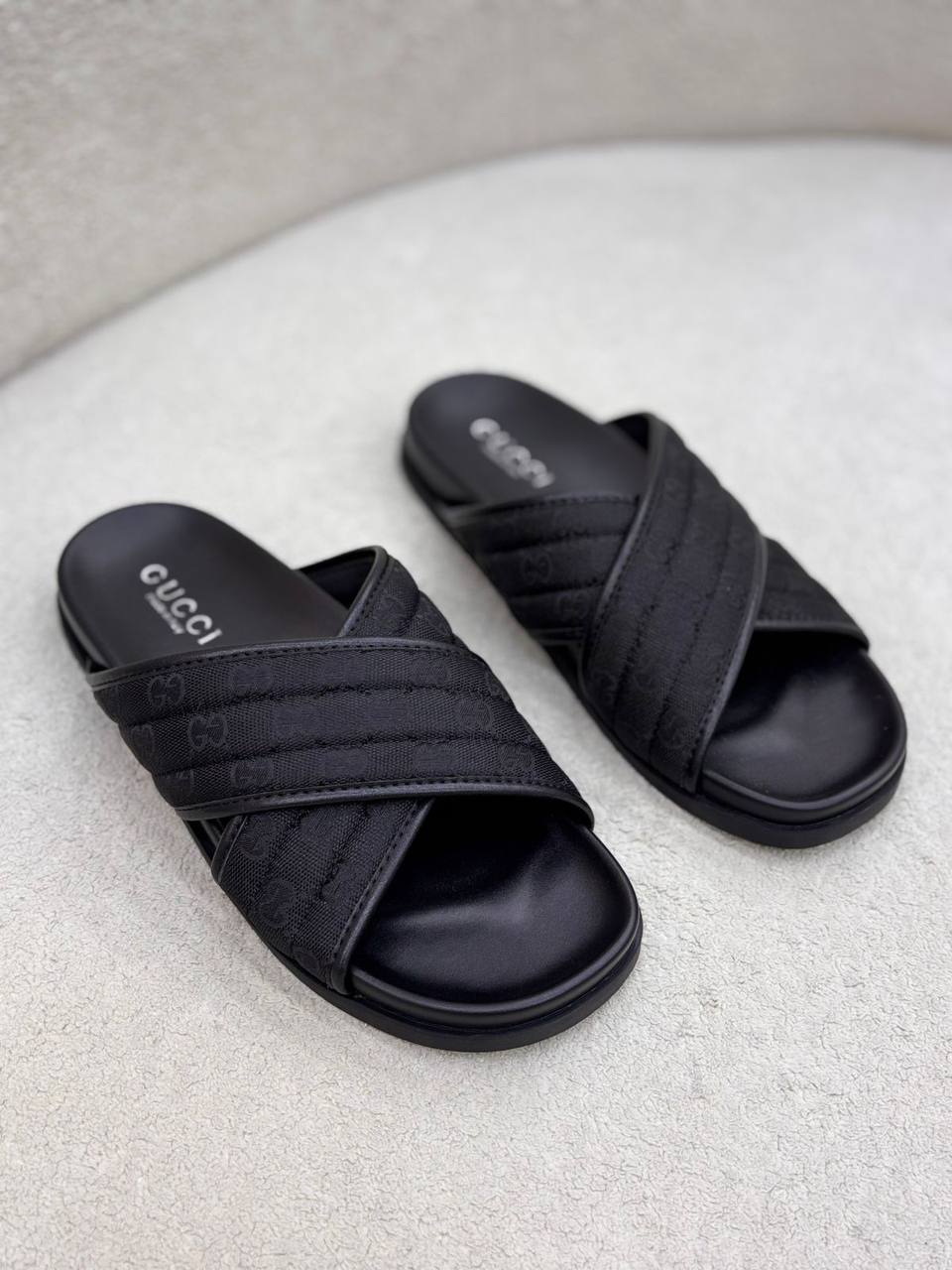 Gucci
120 dhs💓
Size 40-45

Zain55
♥️♥️♥️