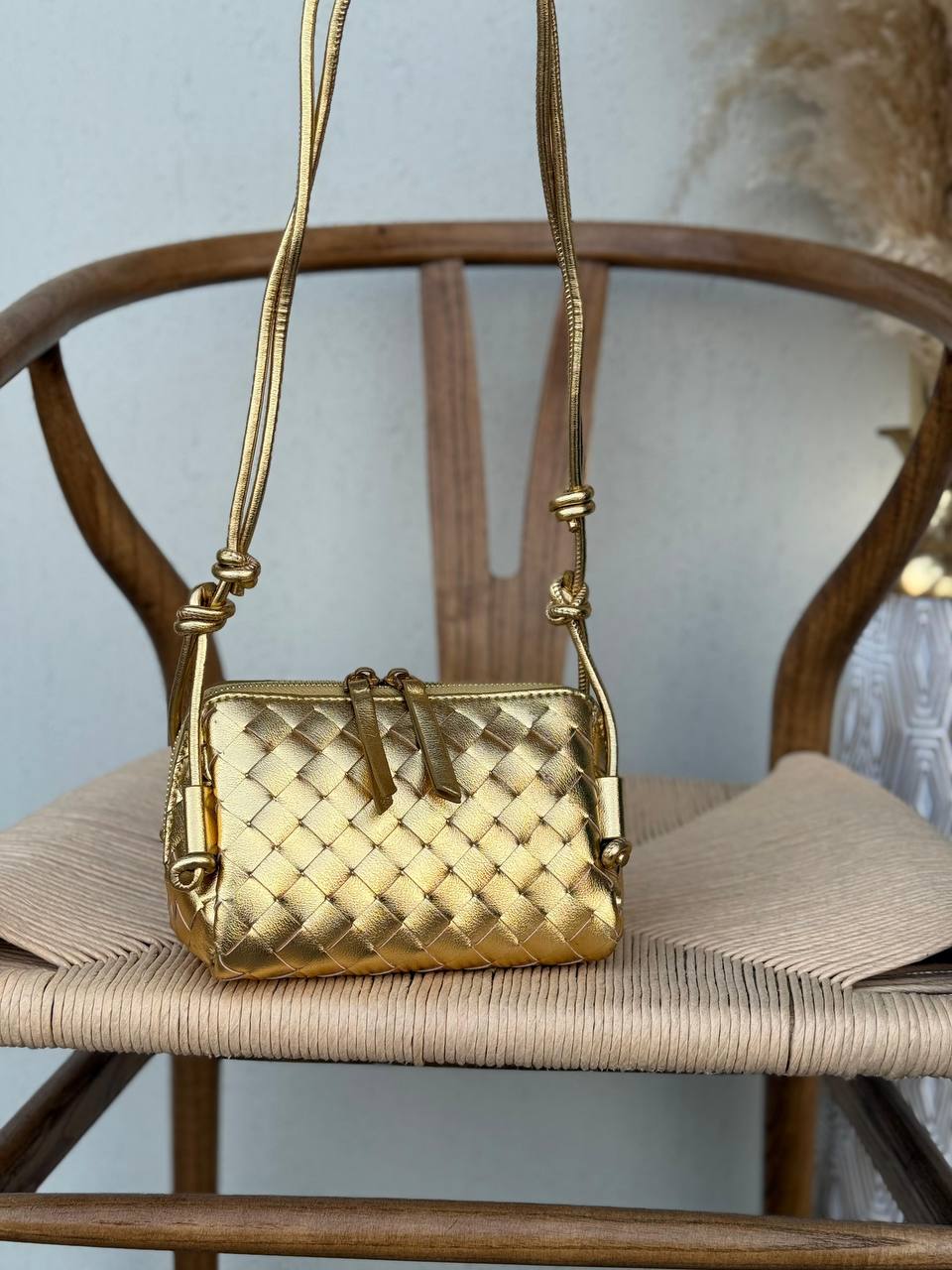 BOTTEGA VENETA
18cm
330 dhs🇦🇪
Top quality 
With box🎁

Zain167
♥️♥️♥️