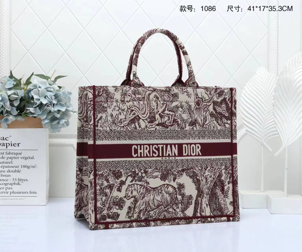 Dior

with box🎁🎁🎁

120 dhs🇦🇪
41cm

Zain143
♥️♥️♥️