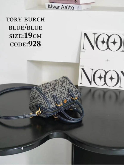 Tory Burch
ᴍɪɴɪ ʙᴀʀʀᴇʟ ʙᴀɢ 
ᴛᴏᴘ ʜᴀɴᴅʟᴇ ᴄʀᴏssʙᴏᴅʏ ʙᴀɢ

ᴡɪᴛʜʙᴏx
🎁🎁🎁

ʟᴇᴀᴛʜᴇʀ 
sɪᴢᴇ:19ᴄᴍ
90 dhs🪙🖤

Zain56
♥️♥️♥️