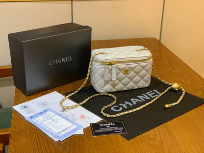 Chanel
good quality
withbox 
🎁🎁🎁

100 dhs🪙🖤

Zain143
♥️♥️♥️
