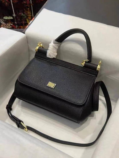 D&G
100 dhs🪙🌨️
high quality 

With box   
🎁🎁🎁

20cm

Zain26
♥️♥️♥️