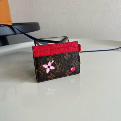 💞  LV 💞
💞*card holder*💞
320 dhs✅

Zain275
♥️♥️♥️