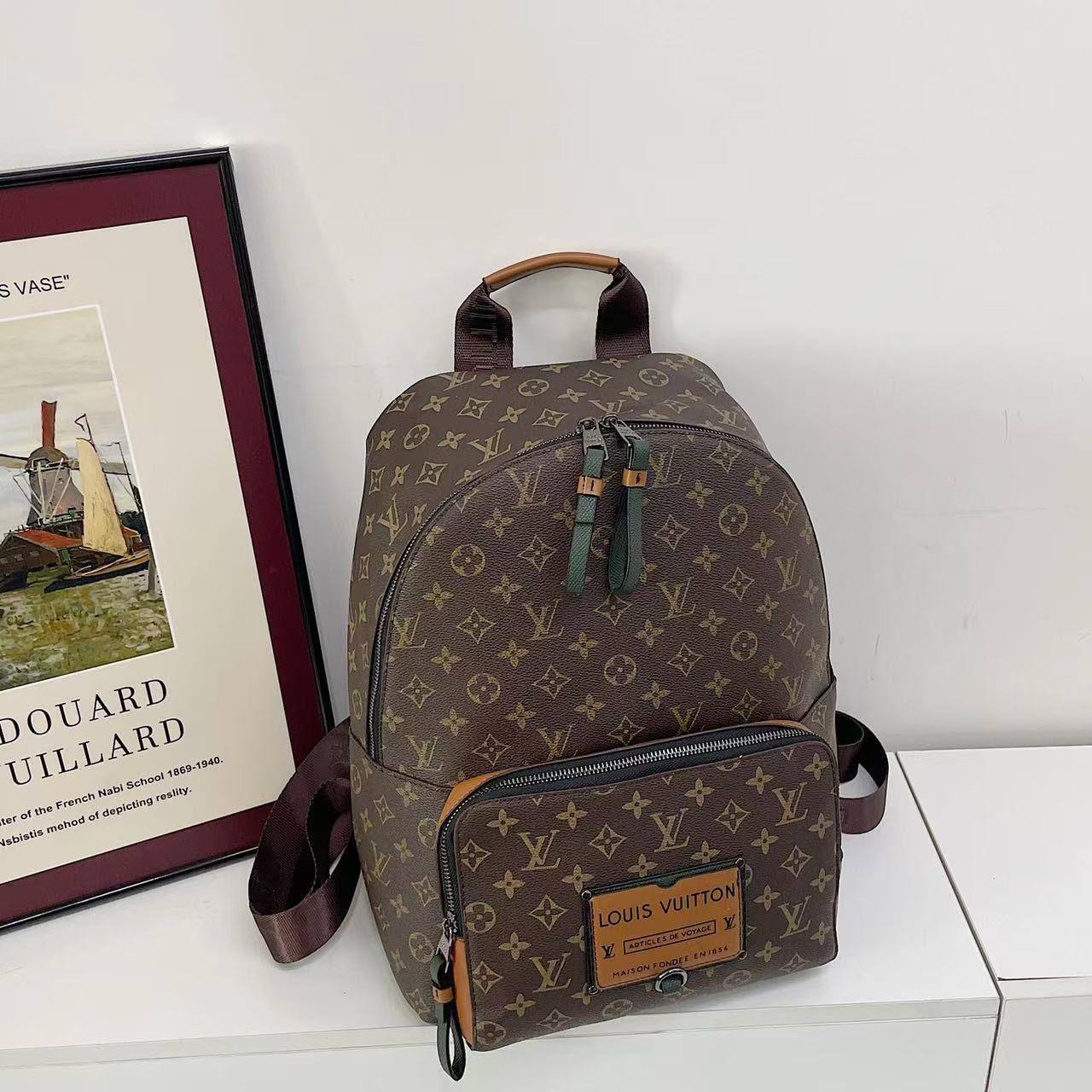 LV Packbag
37*28*17 cm 
95 dhs🇦🇪🇦🇪

Zain17
♥️♥️♥️