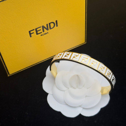 FENDI BANGLE
MASTER 
60 DHS✅
WITH BOX AND PAPER BAG🛍️🎁

Zain89
♥️♥️♥️