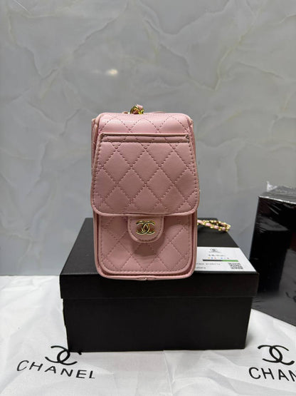 Chanel

High quality 

With box 
100 dhs🇦🇪🇦🇪

Zain136
♥️♥️♥️