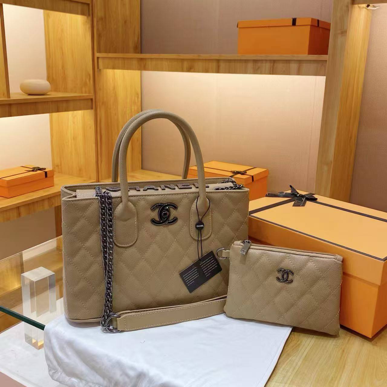 Chanel
Size   33×21×14cm
120 dhs🇦🇪🇦🇪
High quality

Zain04
♥️♥️♥️