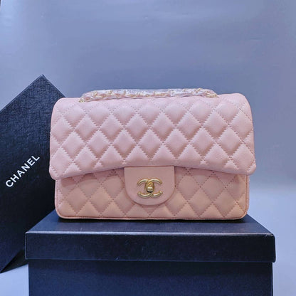 CHANEL 
GOOD QUALITY 
WITH BOX
🎁🎁🎁

120 dhs✅

Zain39
♥️♥️♥️