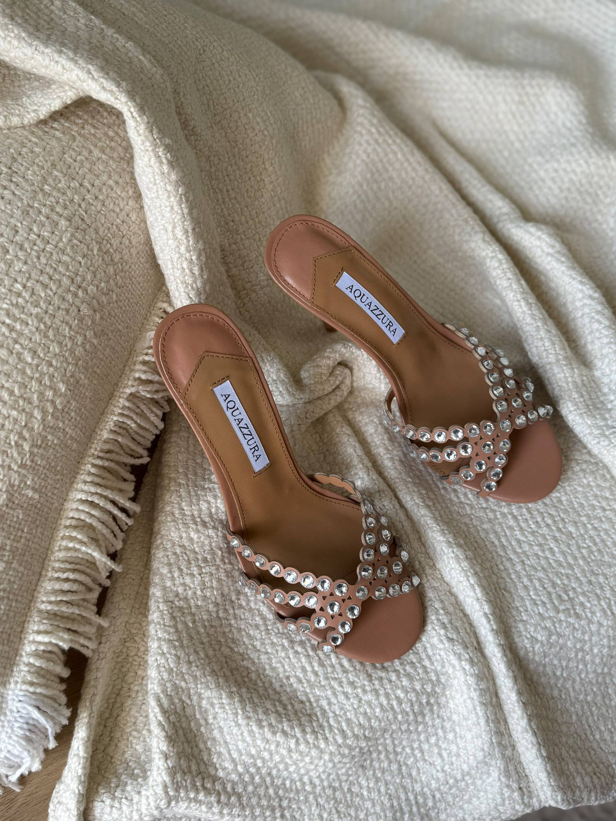 AQUAZZURA 

36 to 41

430 dhs🇦🇪🇦🇪🇦🇪

Zain288
♥️♥️♥️