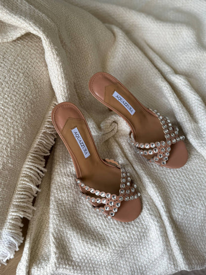 AQUAZZURA 

36 to 41

430 dhs🇦🇪🇦🇪🇦🇪

Zain288
♥️♥️♥️