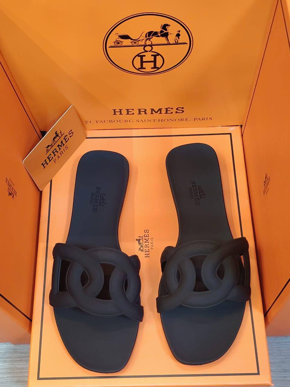 Hermes 
Size 36 To 41 
70 dhs💓

Zain16
Zain120
♥️♥️♥️