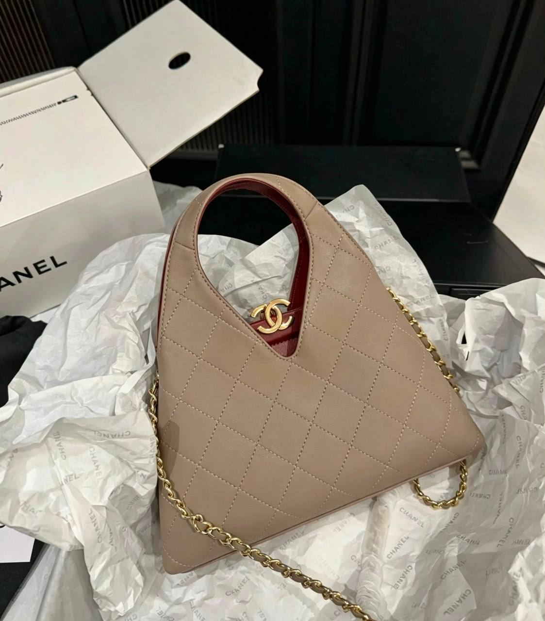 CHANEL
MASTER QUALITY 
WITH BOX 
320 dhs🇦🇪🇦🇪

Zain295
♥️♥️♥️