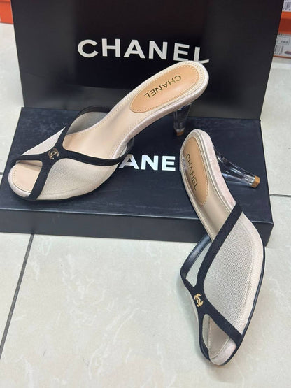 Chanel 

Size 36 to 41 

120 dhs🪙💕

Zain103
♥️♥️♥️