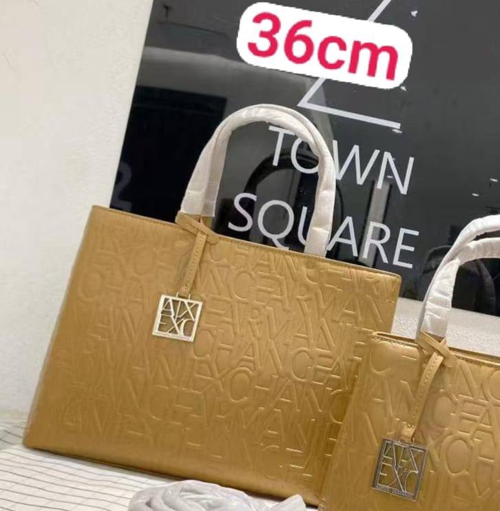 Mixed bags

Gucci 
YSL
CH CH
100 dhs🇦🇪🇦🇪

high quality
Zain26
♥️♥️♥️