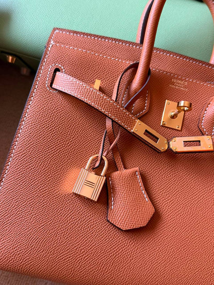 Hermes birkin 25cm💕super master quality😍with box❤️
600 dhs🇦🇪🇦🇪

Zain52
♥️♥️♥️