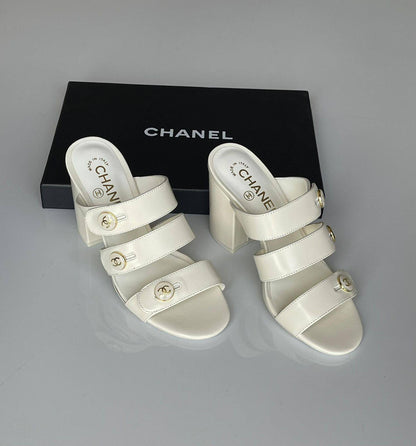 CHANEL 
SuperMaster Quality 💯
450 dhs❣️
Size: 36-41💥

Zain171
♥️♥️♥️