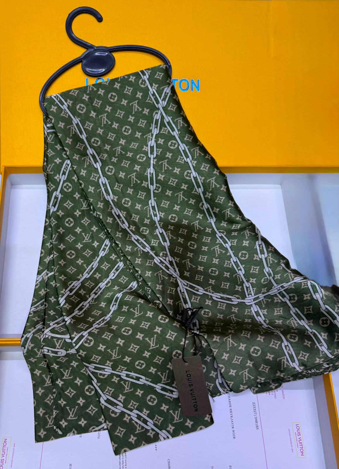 Silk scarf 

40 dhs🇦🇪  
no box

60 dhs🇦🇪 with box

Zain93
♥️♥️♥️