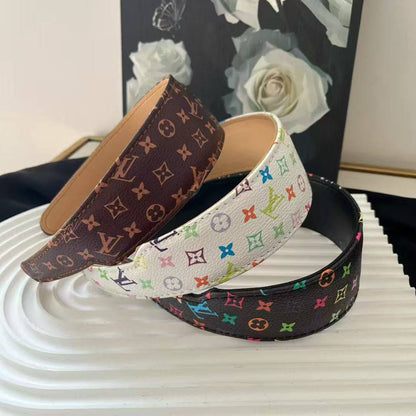 Headband ❤️‍🔥*
good quality 💯
20 dhs🪙🌨️

With boxes 🗃️ 
35 dhs🪙🌨️

Zain216
♥️♥️♥️