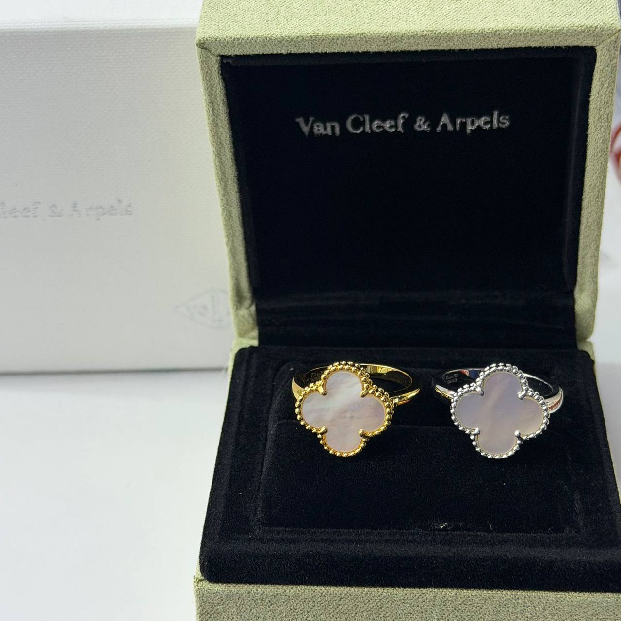 VCA ❤️‍🔥*
Ring 💍 size available 👇
6,7,8,9
Master quality 💯
With normal boxes 📦 
45 dhs🇦🇪
With master box 🗃️ 
55 dhs🇦🇪

Zain216
♥️♥️♥️