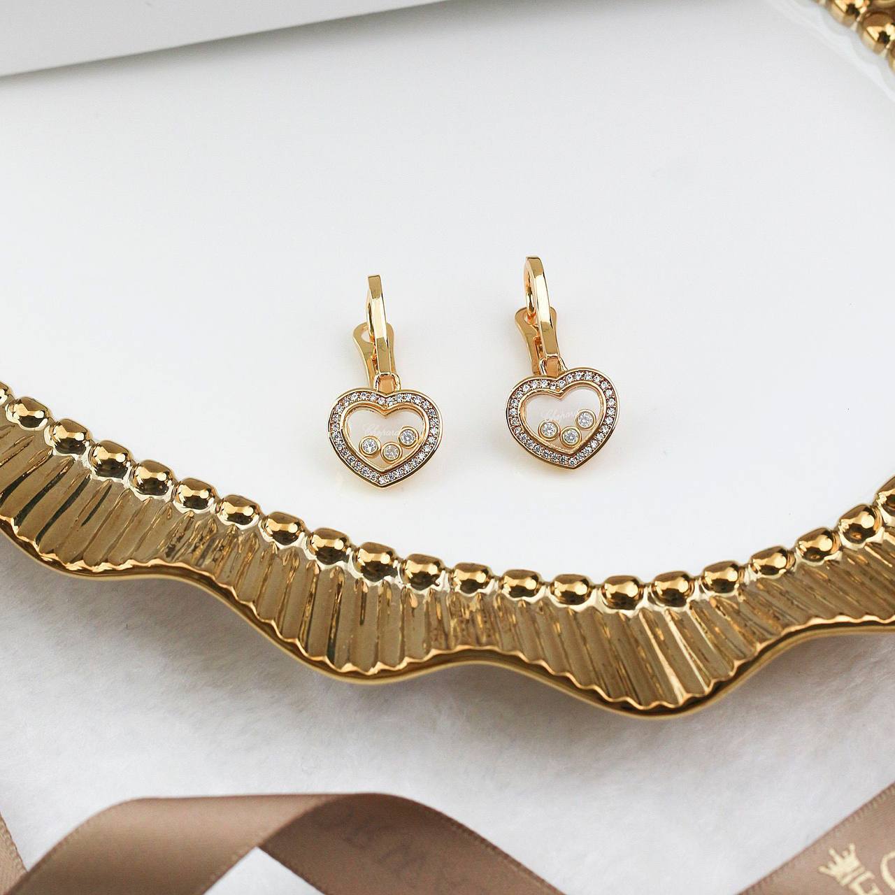 Chopard❤️‍🔥*
Earring ✨
Master quality 💯
With normal boxes 🗃️ 
60 dhs🇦🇪

Zain216
♥️♥️♥️