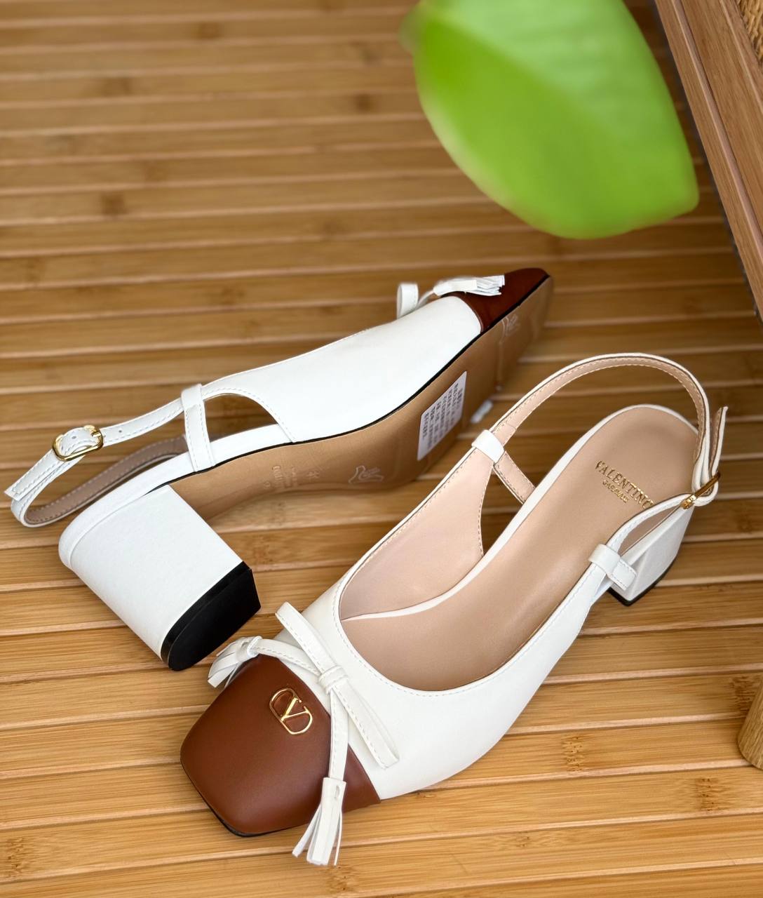 Valentino
✨ 𝐍𝐞𝐰 𝐂𝐨𝐥𝐥𝐞𝐜𝐭𝐢𝐨𝐧
✨ 𝐒𝐮𝐩𝐞𝐫 𝐌𝐚𝐬𝐭𝐞𝐫 𝐐𝐮𝐚𝐥𝐢𝐭𝐲
✨ 𝐀𝐯𝐚𝐢𝐥𝐚𝐛𝐥𝐞 𝐍𝐨𝐰
✨ 𝐒𝐢𝐳𝐞𝐬: 𝟑𝟔 — 𝟒𝟏
460 dhs✅

Zain178
♥️♥️♥️