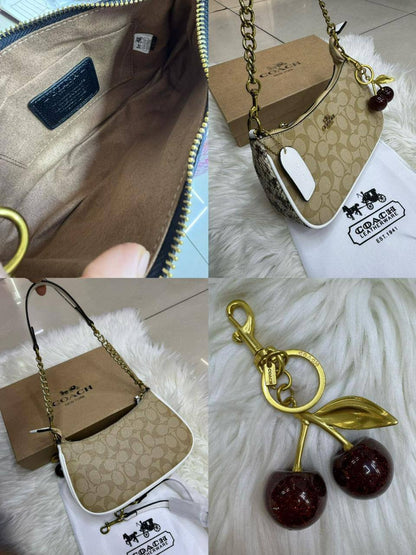 🍒 Coach / Gucci 

1️⃣ First quality +🎁

Size : 24 * 15 * 7 cm

85 dhs🇦🇪🇦🇪

 with box 🎁

Zain115
♥️♥️♥️