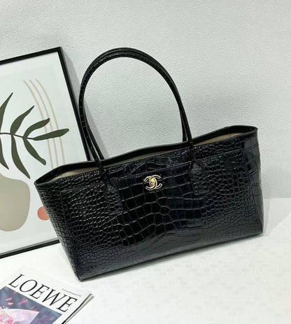 CHANEL 

NEW CAME 
HIGH QUALITY  
135 dhs🇦🇪🇦🇪🇦🇪

Zain39
Zain295
♥️♥️♥️