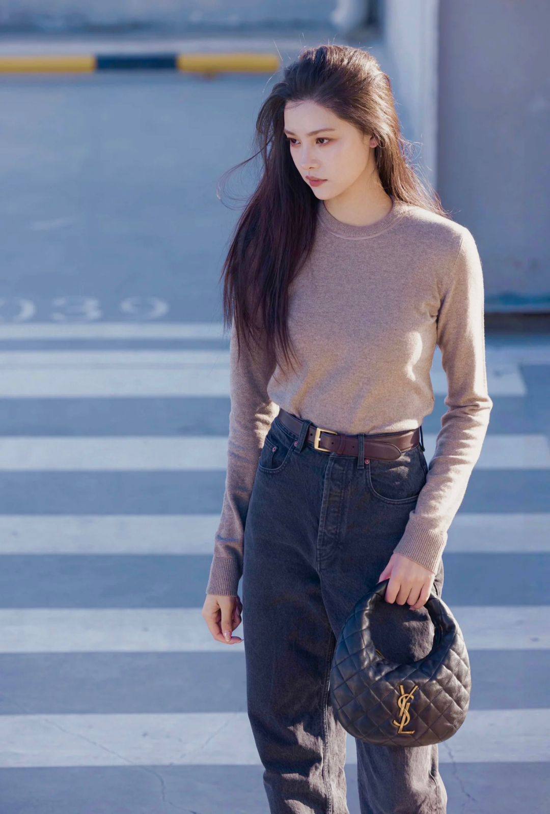 YSL 
COPY ONE SMALL SIZE NEW CAME 

WITH BOX 
🎁🎁🎁

130 dhs🪙🌨️

Zain39
♥️♥️♥️