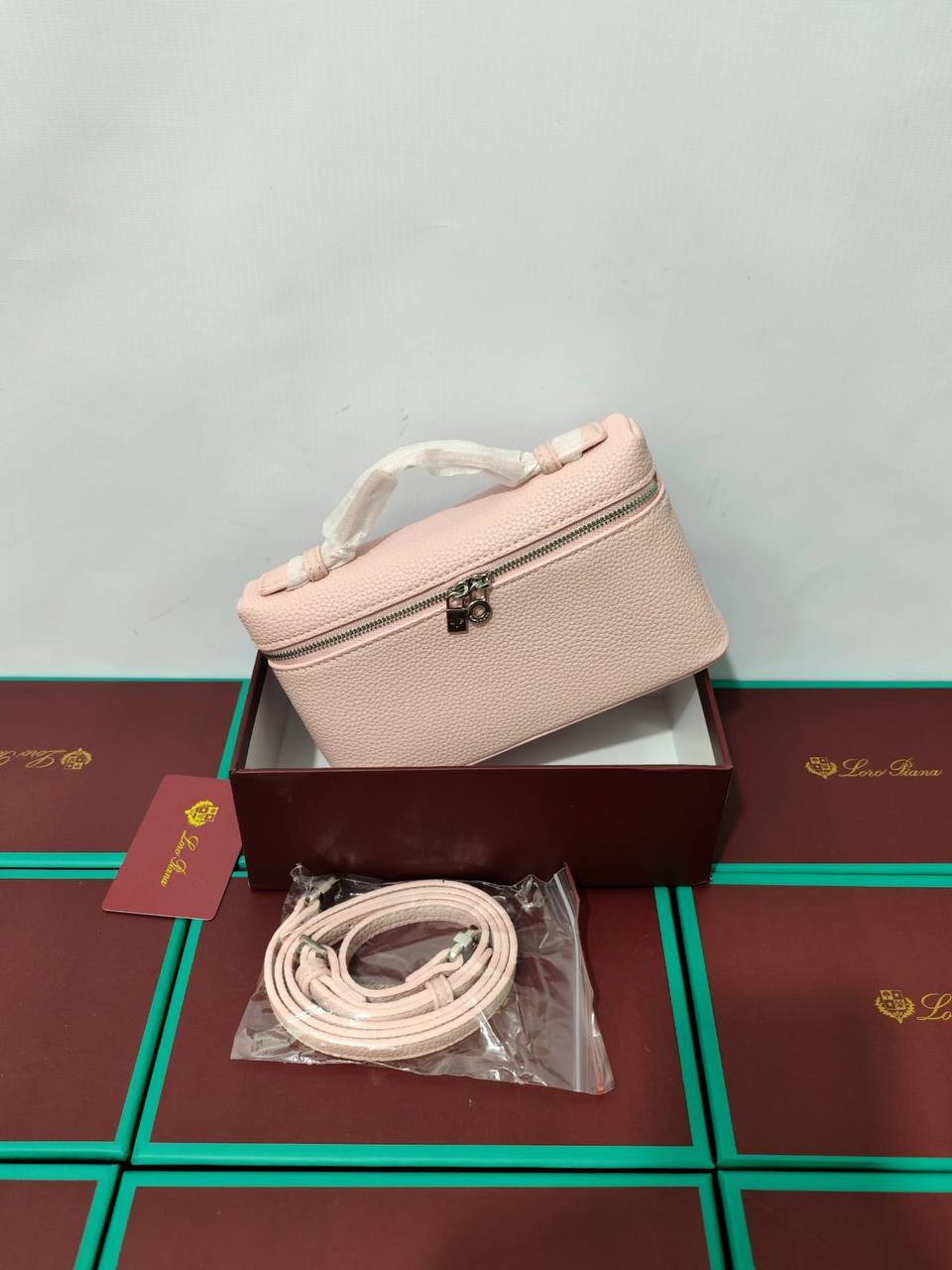 Loro Piana
80 dhs🪙💕
high quality 

with box
🎁🎁🎁

Zain26
♥️♥️♥️