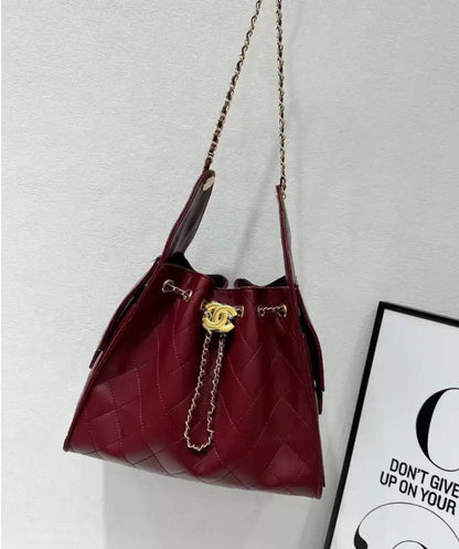 CHANEL 
GOOD QUALITY 
120 dhs✅
28cm

Zain39
♥️♥️♥️