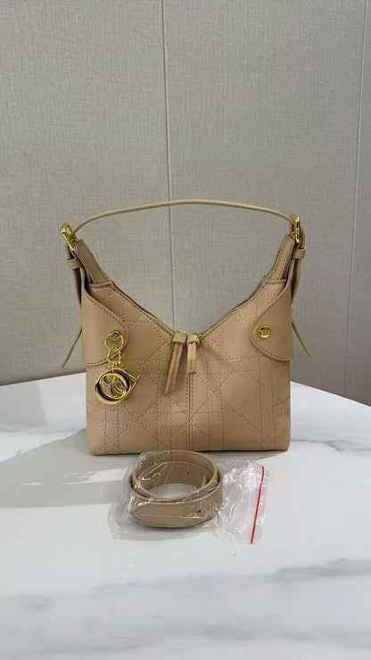 Dior
115 dhs❣️
with box
🎁🎁🎁

27/23/12

Zain07
♥️♥️♥️