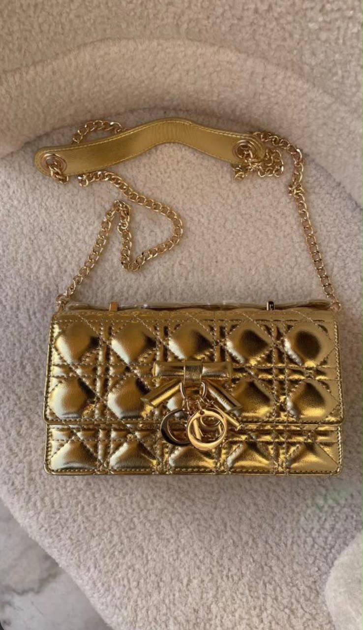 Dior
100 dhs🇦🇪🇦🇪

GOOD-quality 
with box

Zain35
♥️♥️♥️