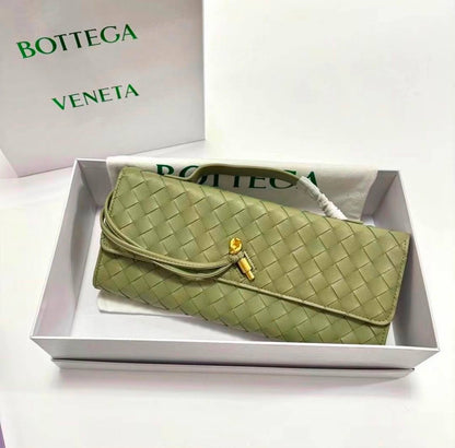 BOTTEGA 

 GOOD QUALITY

 WITH BOX
🎁🎁🎁

100 dhs✅

Zain39
♥️♥️♥️