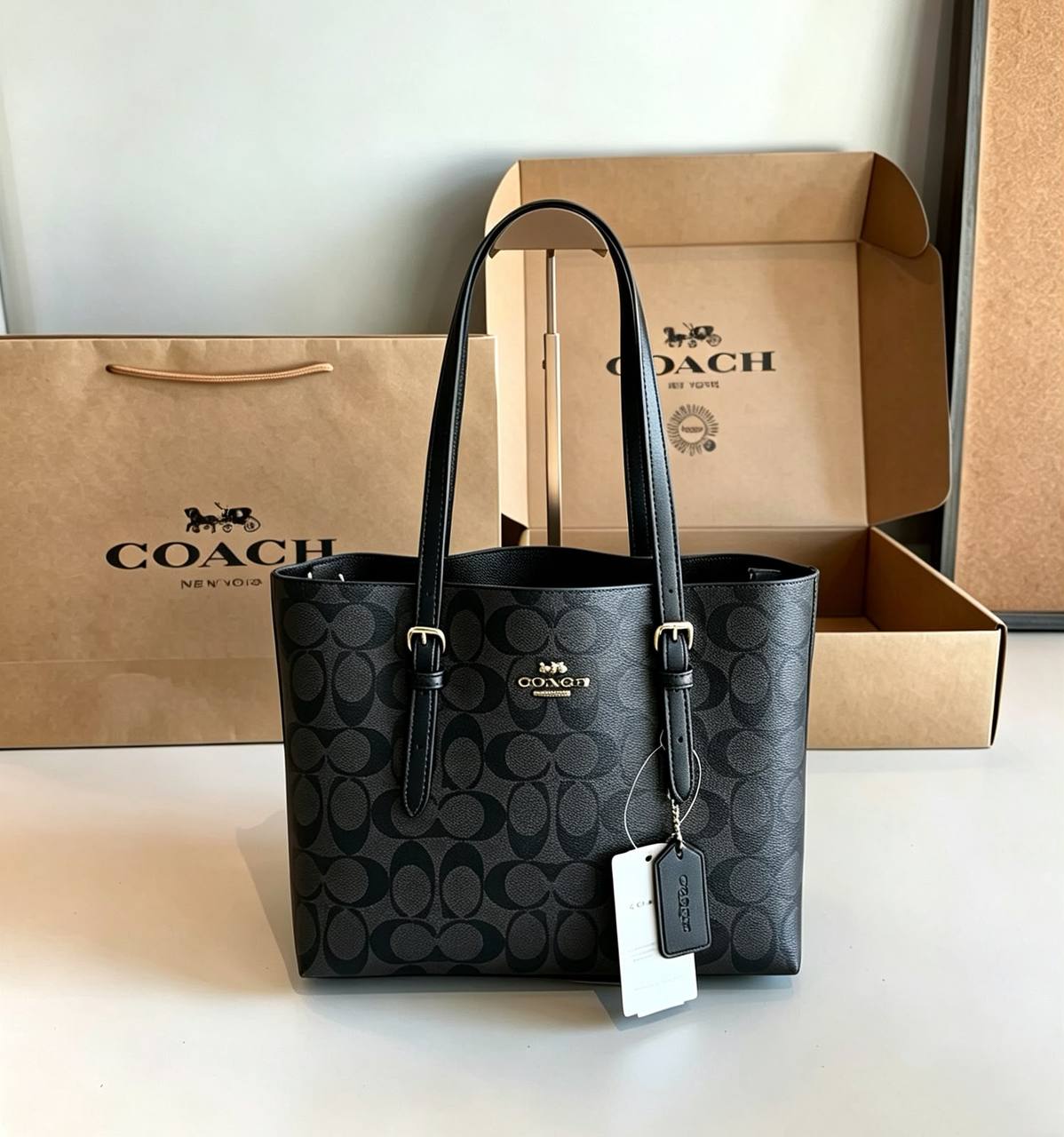 Coach 
good quality 
with box 
120 dhs✅

Zain295
♥️♥️♥️