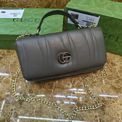 Gucci 
105 dhs🪙🌨️ 

with box 
🎁🎁🎁

Zain235
♥️♥️♥️