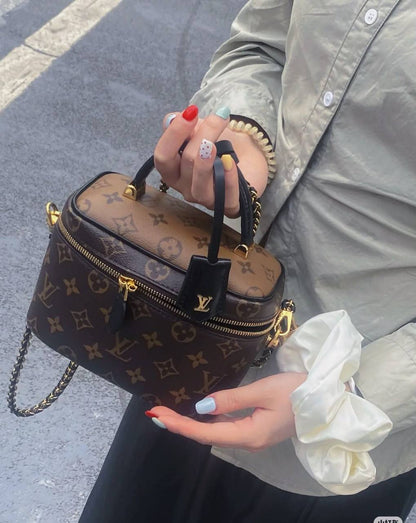 LV

90 dhs💓

with box
🎁🎁🎁

Zain07
♥️♥️♥️