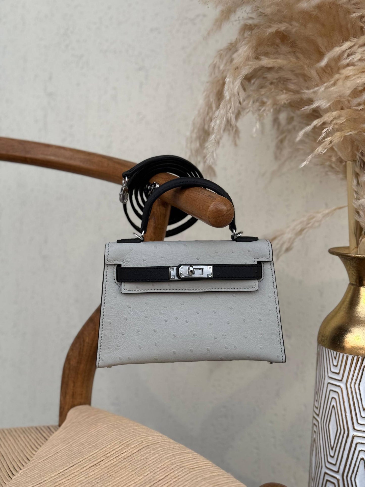 HERMES
19cm
370 dhs❣️
Top quality 
With box🎁

Zain167
♥️♥️♥️