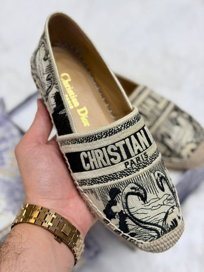 DIOR
💎 _*VIP QUALITY +A*_ 💎
Size 37 To 41
450 dhs✅

Zain292
♥️♥️♥️