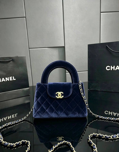 Chanel
100 dhs🇦🇪🇦🇪
with box
size 19×6×11cm

Zain42
♥️♥️♥️