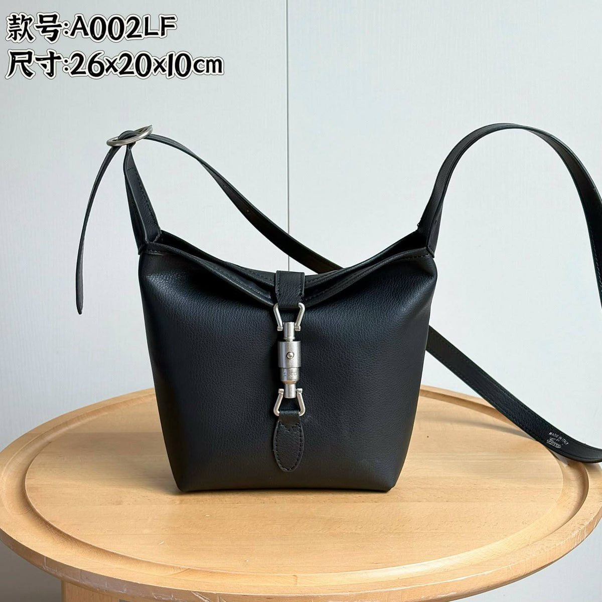 Gucci

280 dhs🇦🇪🇦🇪

26cm

Zain297
Zain228
♥️♥️♥️