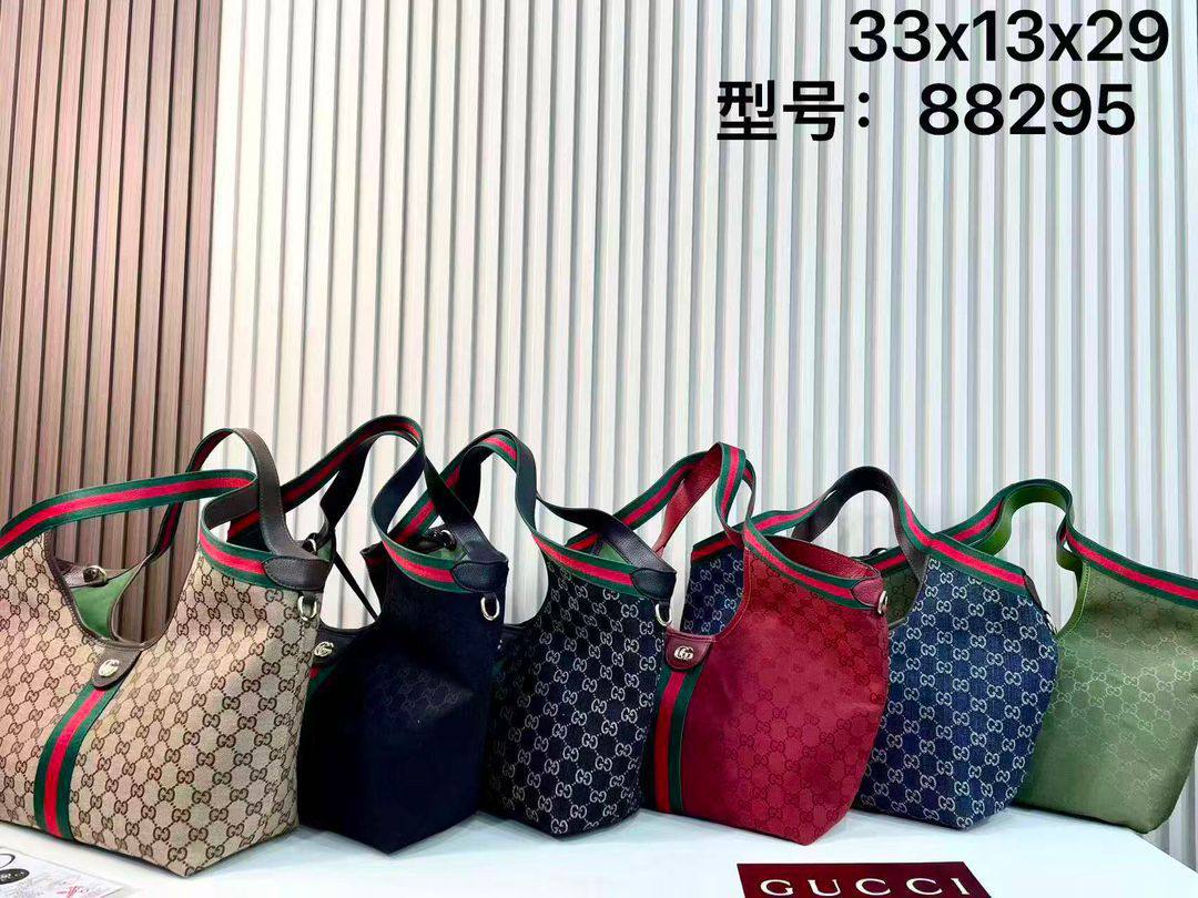 GUCCI 
NEW CAME GOOD QUALITY 
130 dhs👑

Zain39
♥️♥️♥️
