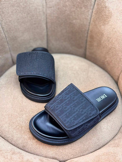 Dior 
120 dhs🇦🇪🇦🇪
Size 40-45

Zain55
♥️♥️♥️