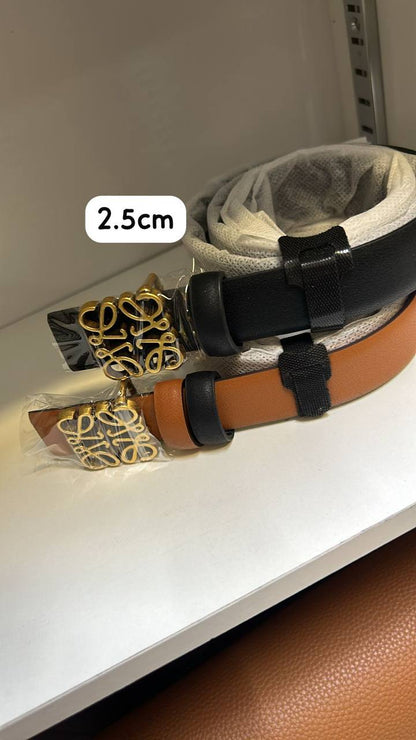 Leather belt

with box 
🎁🎁🎁

60 dhs✅

Zain190
♥️♥️♥️