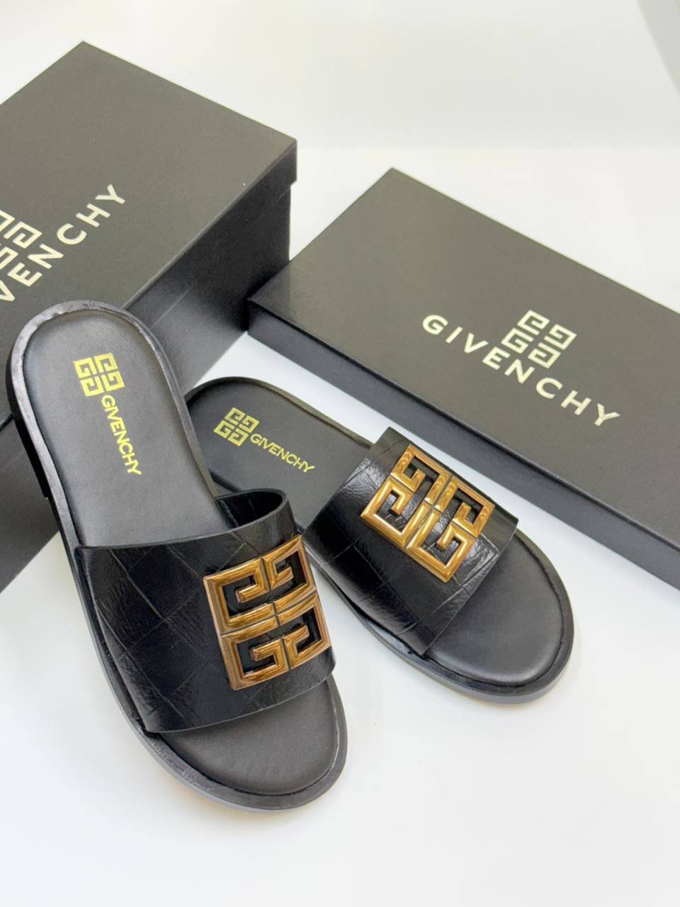 NEW CAME
MEN SLIPPER
GIVENCHY
GOOD QUALITY
105 dhs🌺
39 TO 46

Zain40
♥️♥️♥️