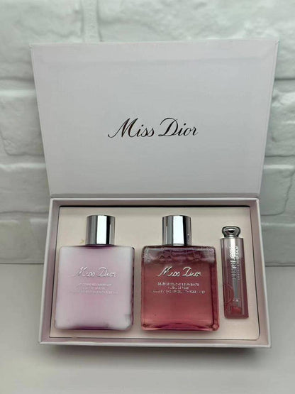 Chanel - Dior
90 dhs🌺

Zain36
❤️❤️❤️