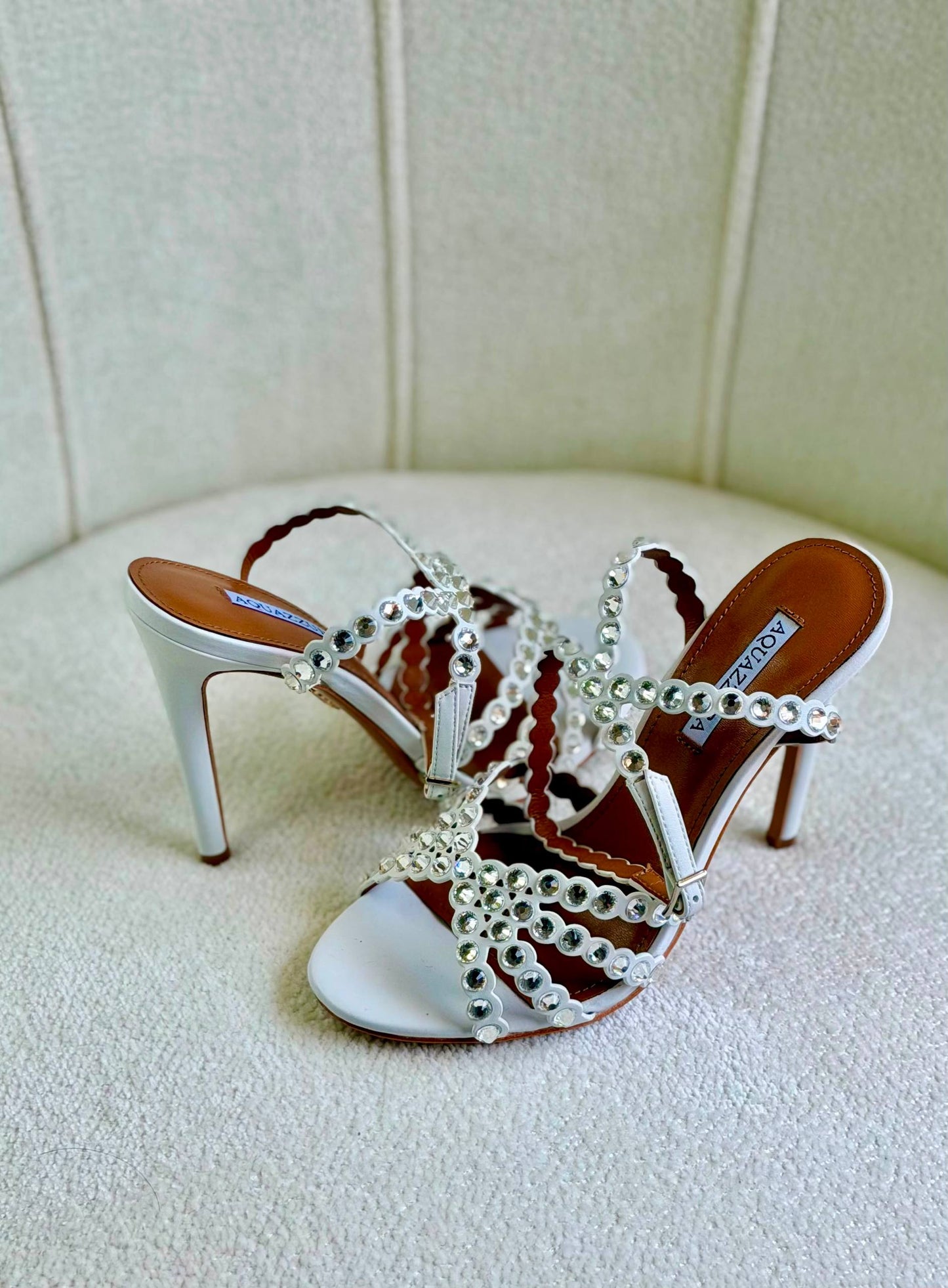 AQUAZZURA
Super *AAA* *+* Quality 💯 
With original packing🎁🎁
SIZE:36and41
Available now
450 dhs✅

Zain308
♥️♥️♥️