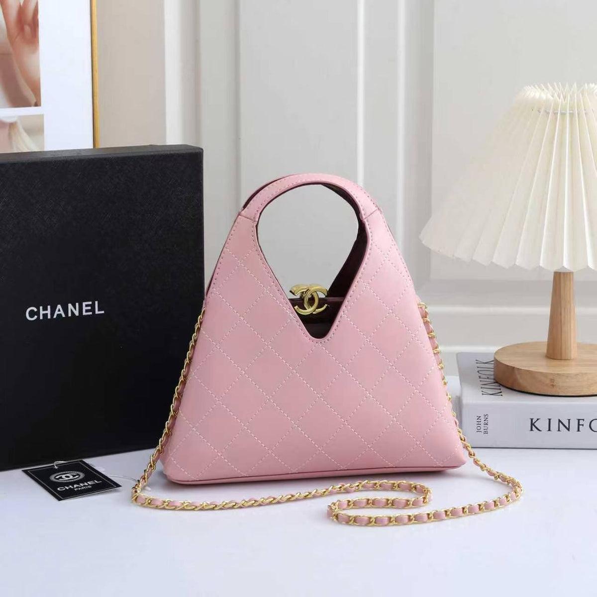 CHANEL

Best quality 
with box

150 dhs🇦🇪🇦🇪

size 24CM

Zain290
Zain186
♥️♥️♥️