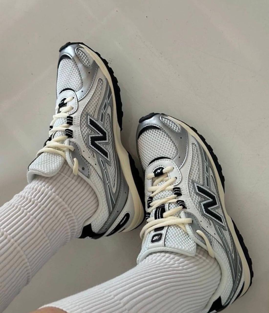 New Balance 204L Silver Metallic Black ，
Size 36-45 ，
230 dhs🪙🖤

Zain18
♥️♥️♥️